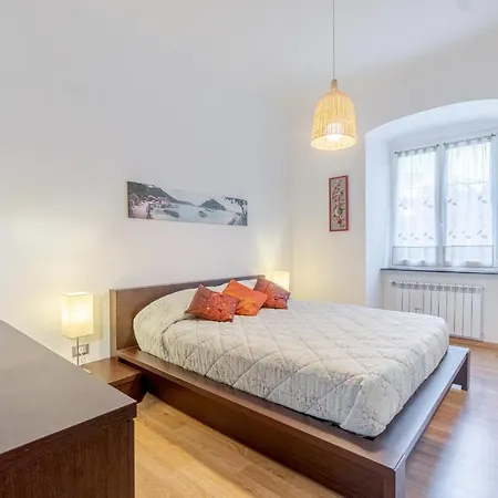 Gruber Modern Flat